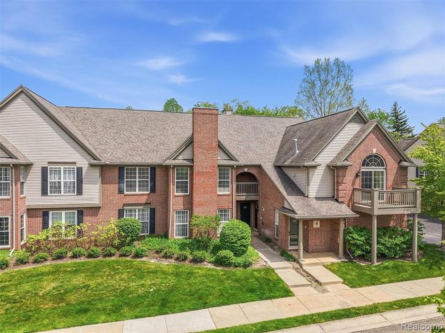 28284 Carlton Way Drive, Novi, MI 48377