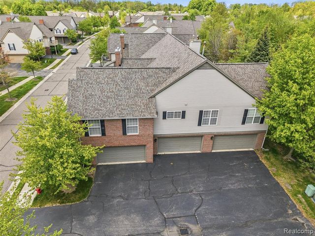 28284 Carlton Way Drive, Novi, MI 48377