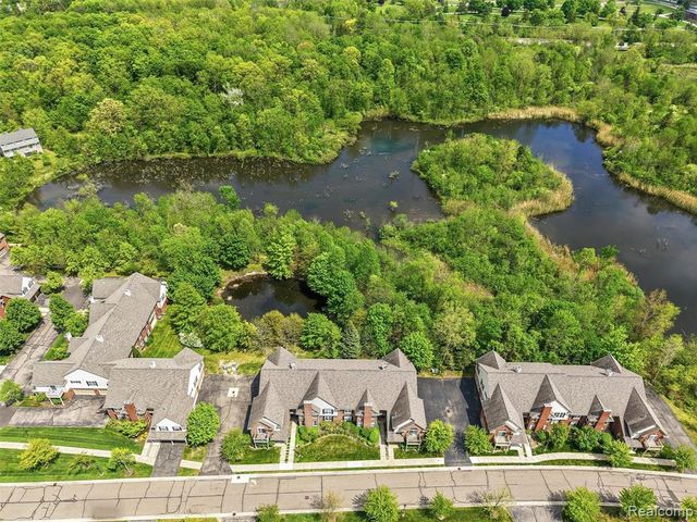 28284 Carlton Way Drive, Novi, MI 48377