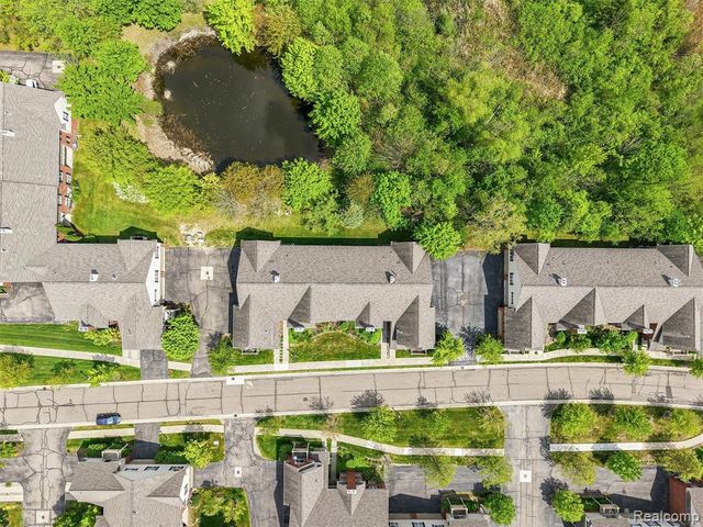 28284 Carlton Way Drive, Novi, MI 48377