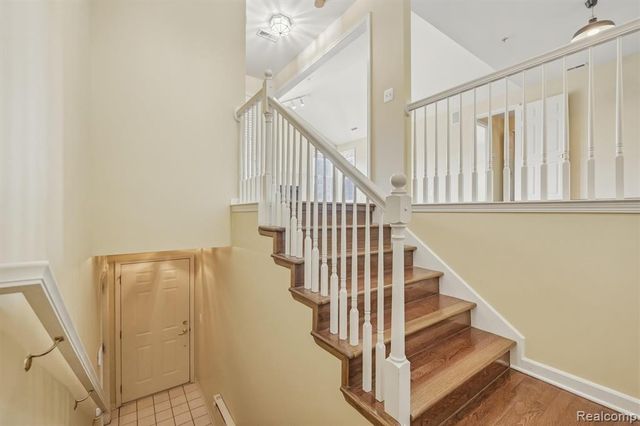 28284 Carlton Way Drive, Novi, MI 48377