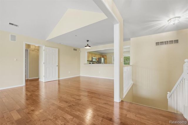 28284 Carlton Way Drive, Novi, MI 48377