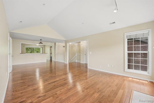28284 Carlton Way Drive, Novi, MI 48377