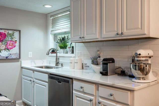 6900 Roswell Road N13, Sandy Springs, GA 30328