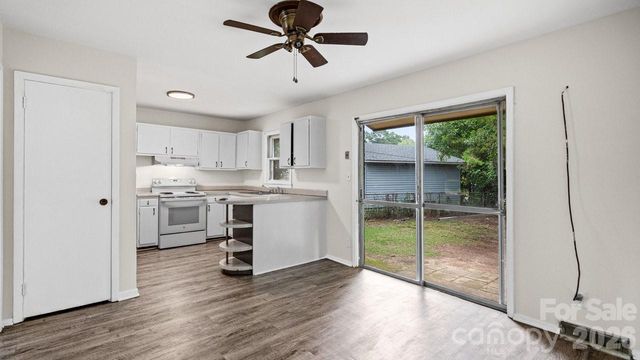 634 Kentbrook Drive, Charlotte, NC 28213
