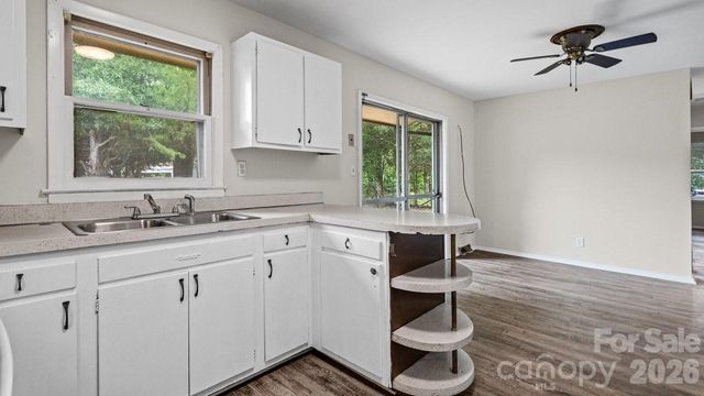 634 Kentbrook Drive, Charlotte, NC 28213
