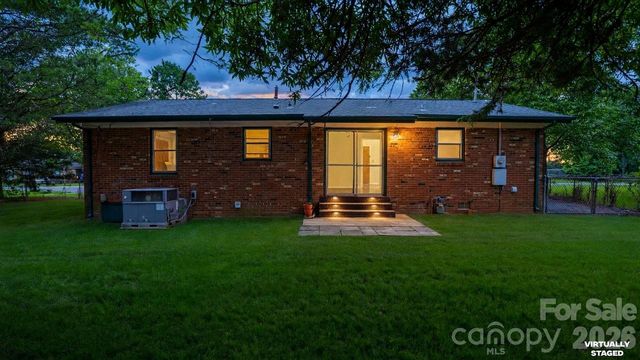634 Kentbrook Drive, Charlotte, NC 28213