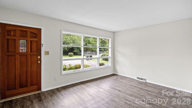 634 Kentbrook Drive, Charlotte, NC 28213