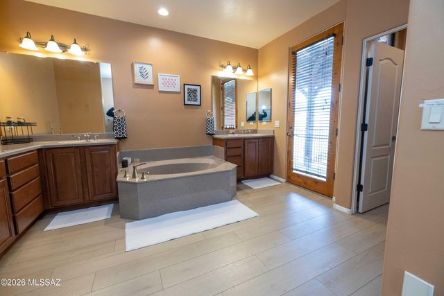 123 E Castlefield Circle, Tucson, AZ 85704