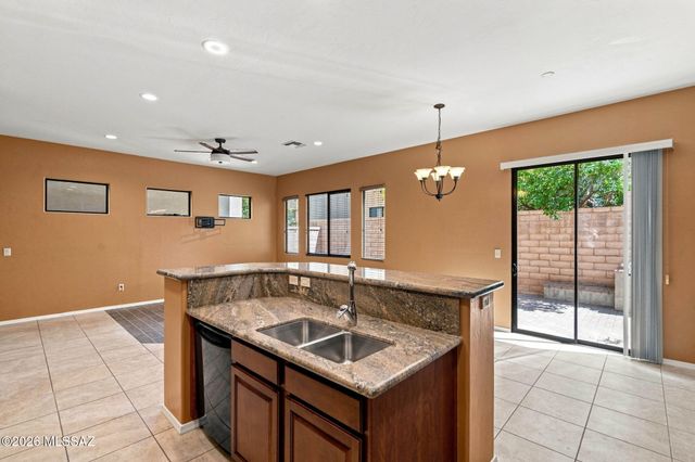 123 E Castlefield Circle, Tucson, AZ 85704
