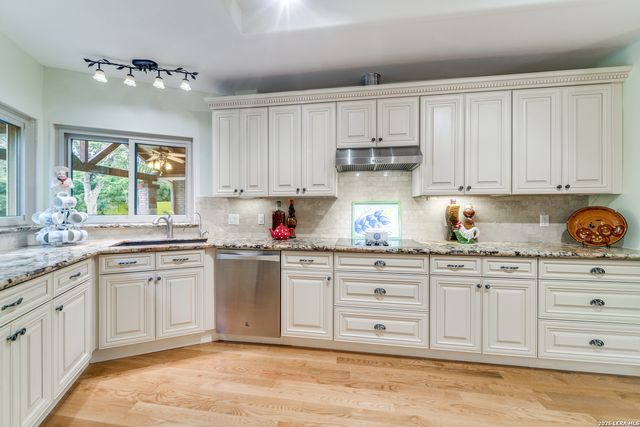 13058 N HUNTERS CIR, San Antonio, TX 78230