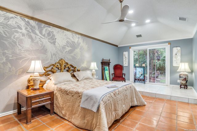 13058 N HUNTERS CIR, San Antonio, TX 78230