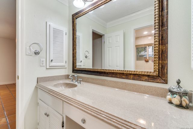 13058 N HUNTERS CIR, San Antonio, TX 78230