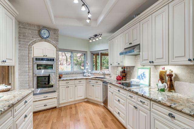 13058 N HUNTERS CIR, San Antonio, TX 78230