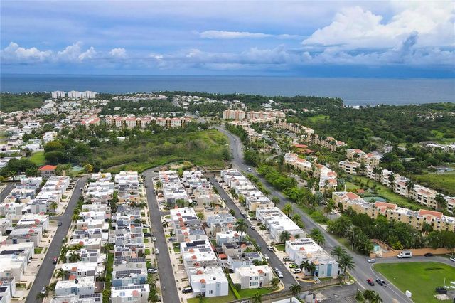 16 CIELO PERLA STREET, Vega Alta, PR 00692