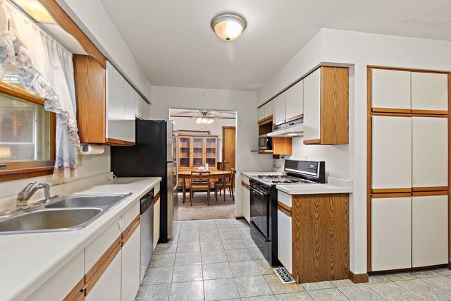 1713 Oak Street, Spring Grove, IL 60081