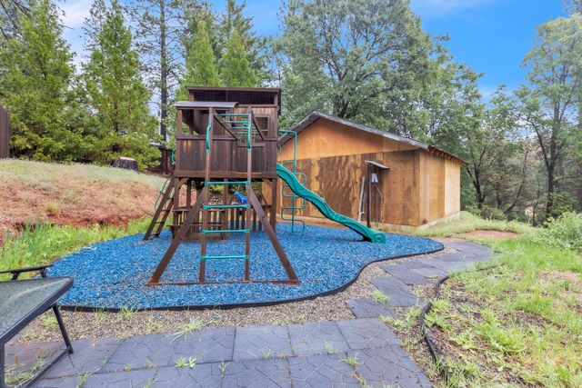 6165 Happy Pines Dr, Foresthill, CA 95631