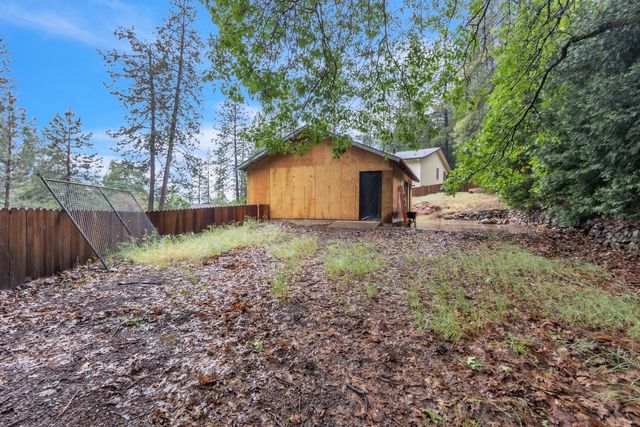 6165 Happy Pines Dr, Foresthill, CA 95631