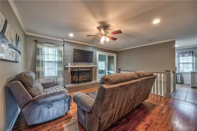 10717 McGee Street, Kansas City, MO 64114