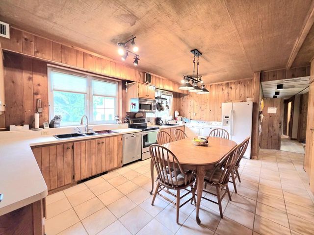 711 Giddings AVENUE, Sheboygan Falls, WI 53085