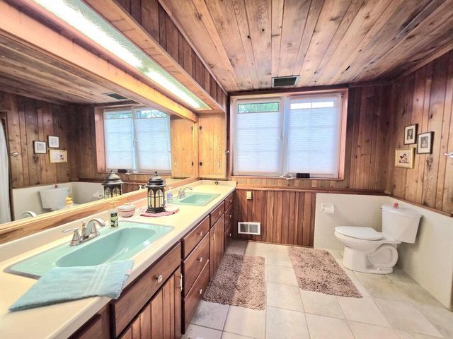 711 Giddings AVENUE, Sheboygan Falls, WI 53085
