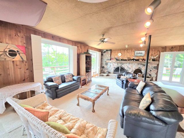 711 Giddings AVENUE, Sheboygan Falls, WI 53085