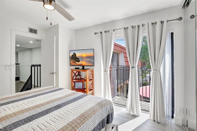 701 NW 98th Cir, Plantation, FL 33324