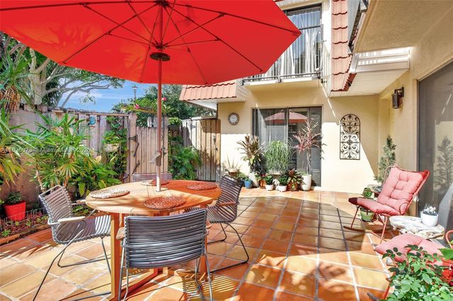701 NW 98th Cir, Plantation, FL 33324