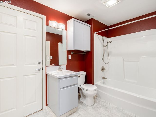 142 Sw HOWARD Dr, Mc Minnville, OR 97128