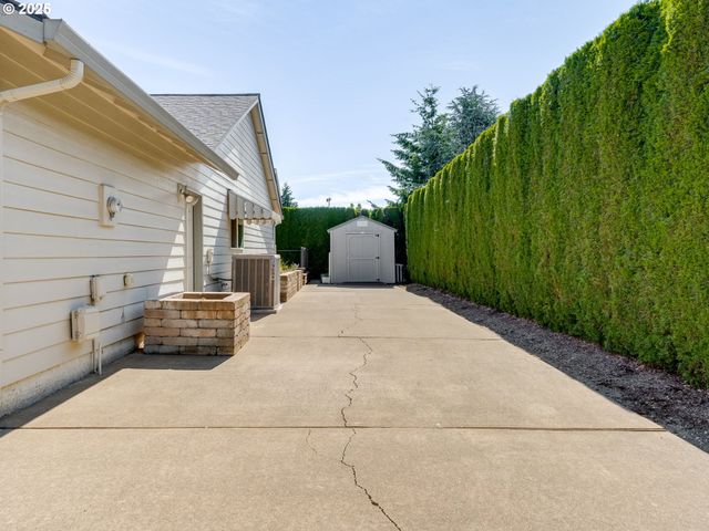 142 Sw HOWARD Dr, Mc Minnville, OR 97128