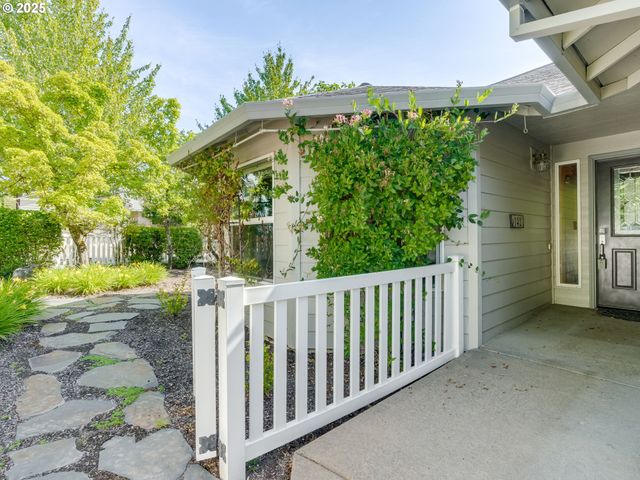 142 Sw HOWARD Dr, Mc Minnville, OR 97128