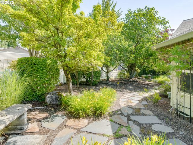 142 Sw HOWARD Dr, Mc Minnville, OR 97128