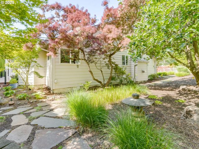 142 Sw HOWARD Dr, Mc Minnville, OR 97128