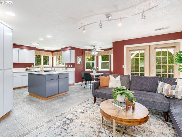 142 Sw HOWARD Dr, Mc Minnville, OR 97128