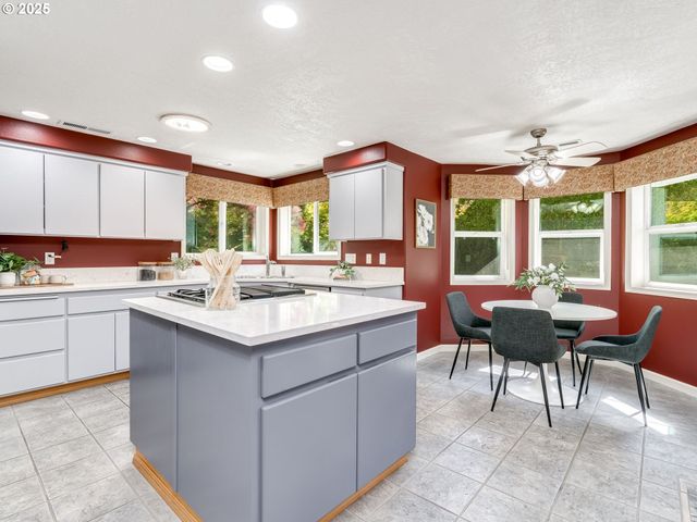 142 Sw HOWARD Dr, Mc Minnville, OR 97128