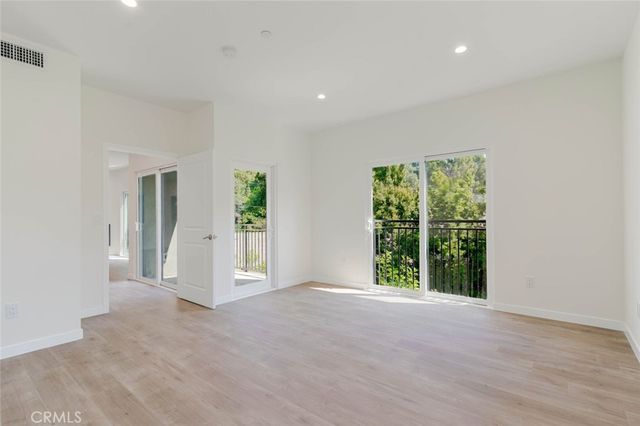 1961 Waltonia Drive 106, Montrose, CA 91020