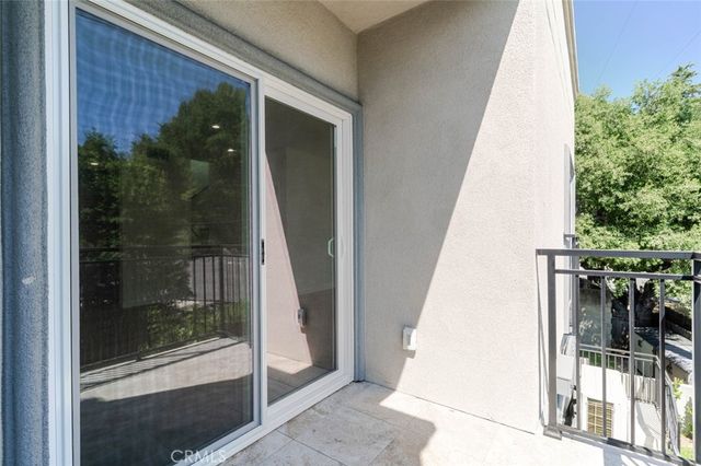 1961 Waltonia Drive 106, Montrose, CA 91020