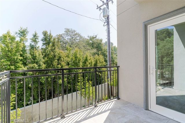 1961 Waltonia Drive 106, Montrose, CA 91020