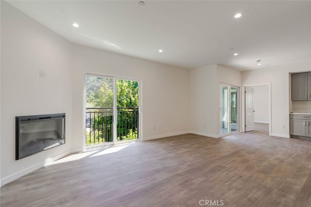 1961 Waltonia Drive 106, Montrose, CA 91020