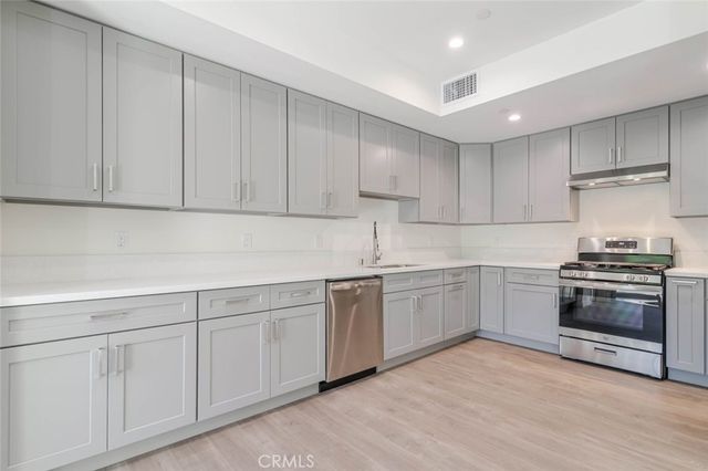 1961 Waltonia Drive 106, Montrose, CA 91020