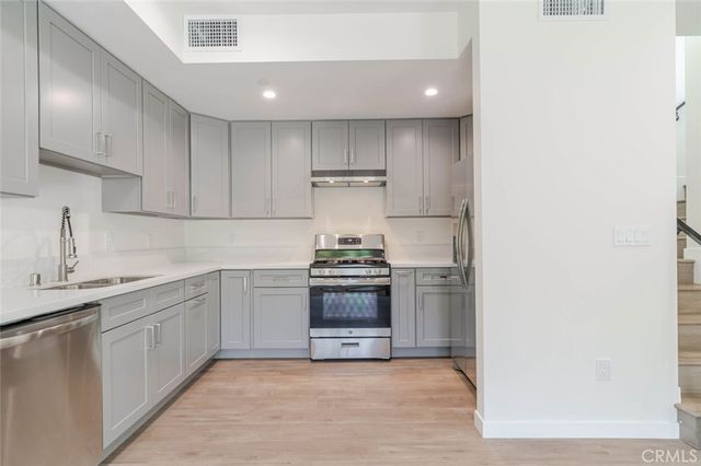 1961 Waltonia Drive 106, Montrose, CA 91020