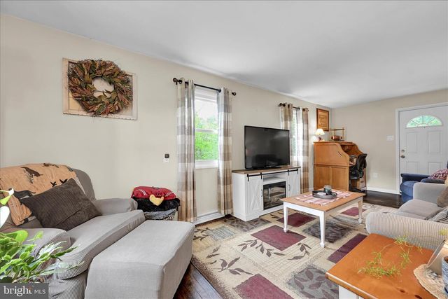 253 PIKETOWN RD, Harrisburg, PA 17112