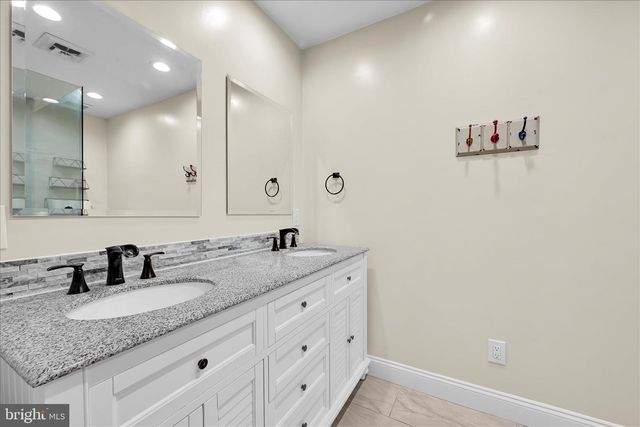 253 PIKETOWN RD, Harrisburg, PA 17112