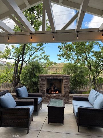 24217 English Rose, Valencia, CA 91354