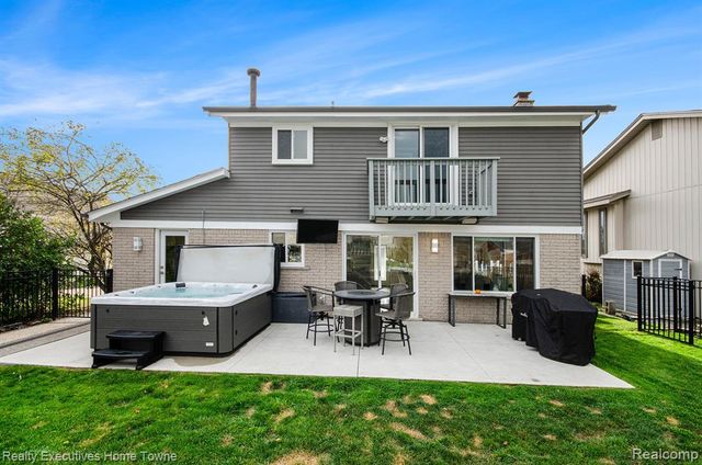 37762 Huron Pointe Drive, Harrison Twp, MI 48045