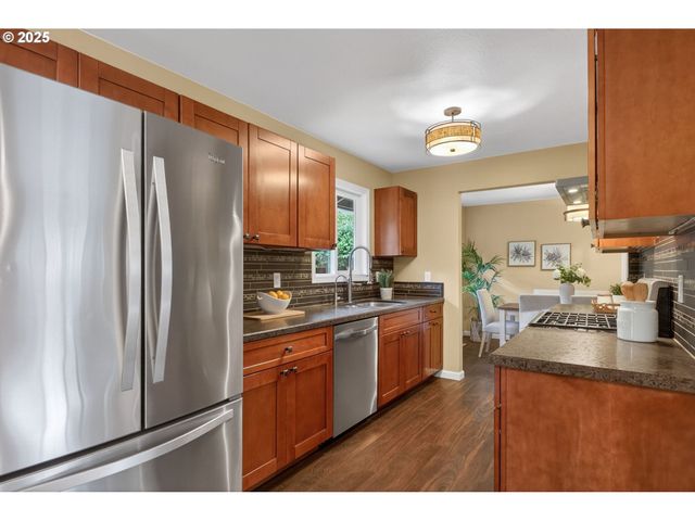 17928 ROYAL Ct, Lake Oswego, OR 97035