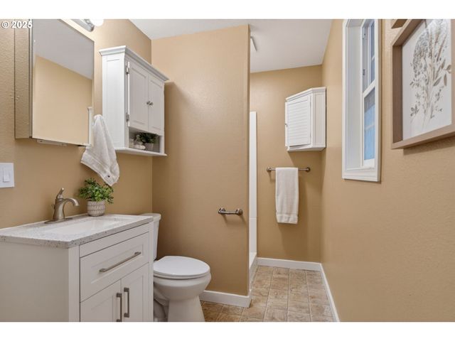 17928 ROYAL Ct, Lake Oswego, OR 97035