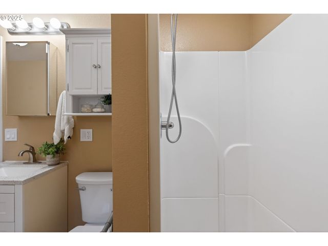 17928 ROYAL Ct, Lake Oswego, OR 97035