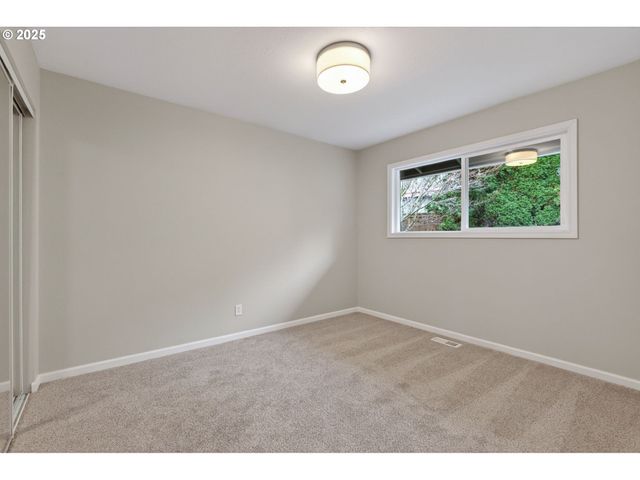 17928 ROYAL Ct, Lake Oswego, OR 97035