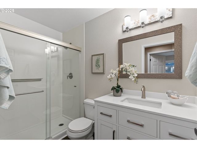 17928 ROYAL Ct, Lake Oswego, OR 97035